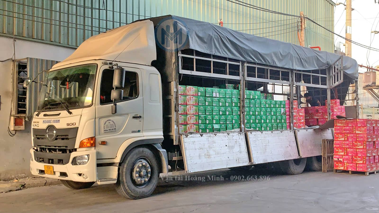Hỗ trợ lấy và giao hàng tận tay khách hàng với giá ưu đãi